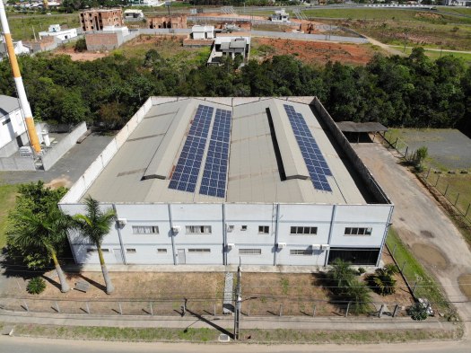 Painéis solares em industria de Criciúma / SC